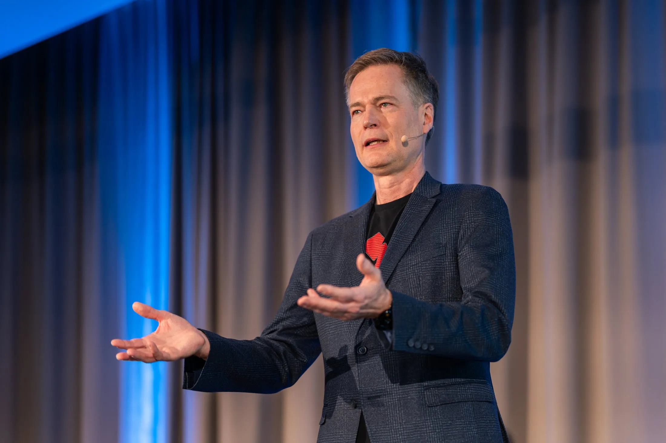 Stefan Brutscher als Keynote-Speaker auf der Bühne