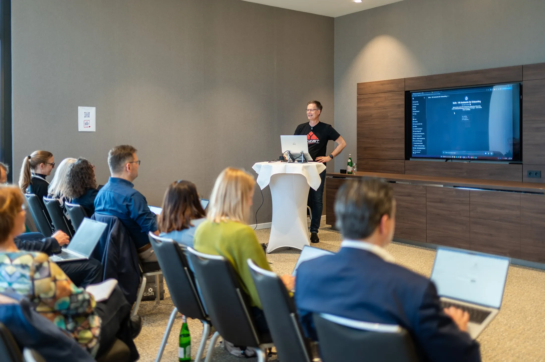 Stefan Brutscher bei einem Workshop vor IT-Führungskräften